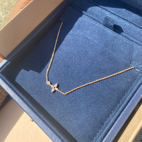 IDYLLE BLOSSOM PENDANT, PINK GOLD AND DIAMOND - Picture 2 of 4